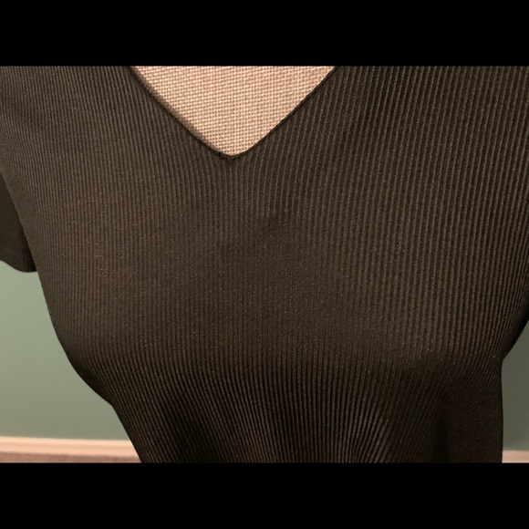 Zara ribbed vneck t-shirt - Picture 2 of 3